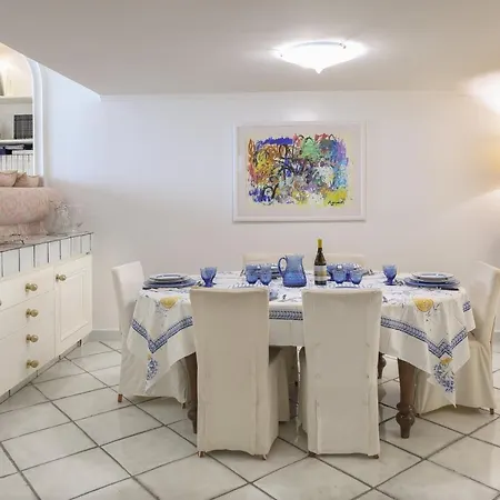 Bellavista House Apartment *